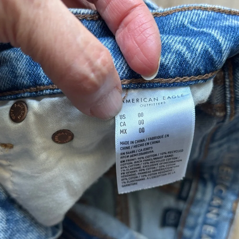 American Eagle Outfitters Women’s Distressed Denim Shorts - Picture 4 of 7